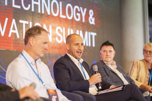 Summit Panel5 Chair Lyng-3826